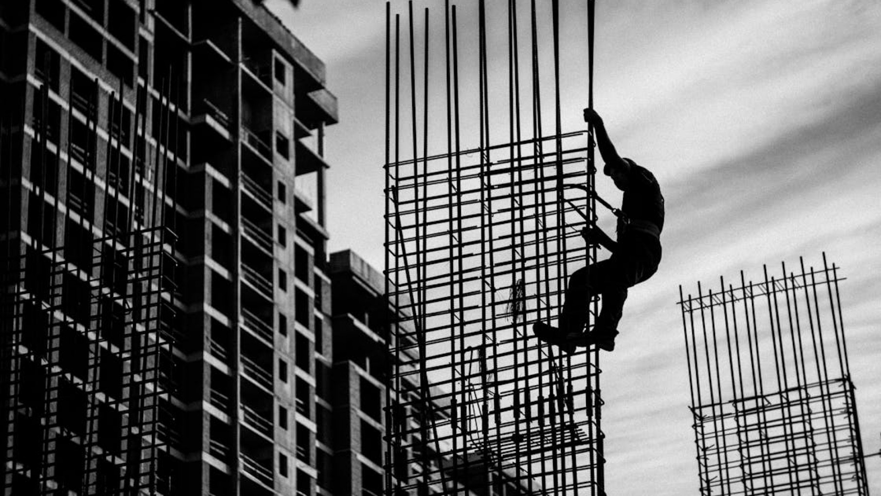 La construcción se retrajo un 24,6% interanual en el país